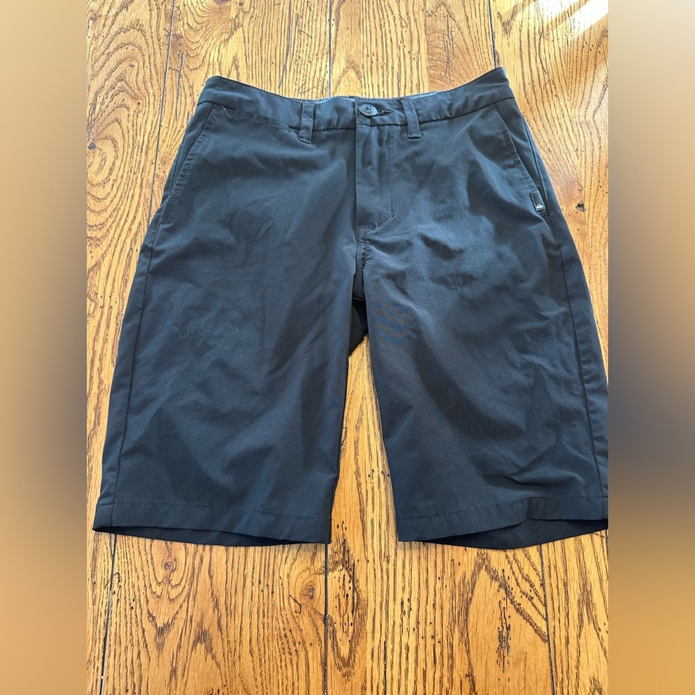 Quicksilver kids Amphibian 18” shorts sz 12 (26)